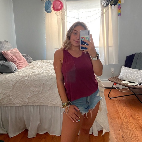 ✰ ✰ SUPER SOFT RAZOR BACK RED TANK ✰ ✰ - Picture 1 of 3